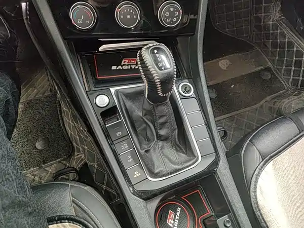 Volkswagen Sagitar 2021