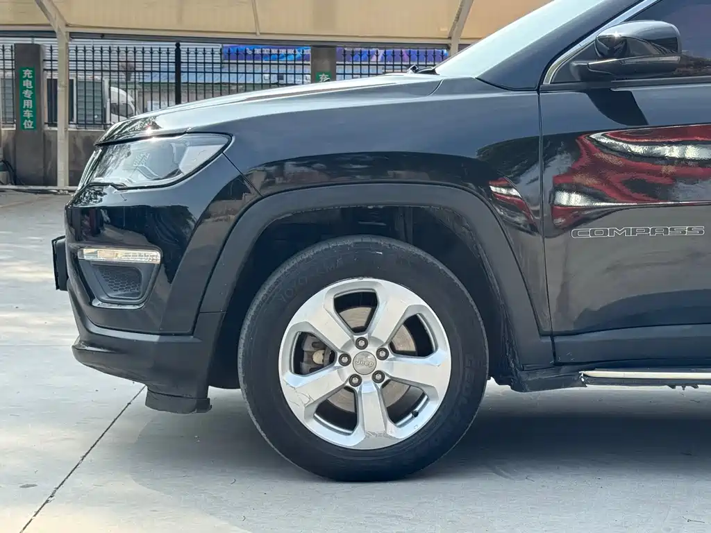 Jeep Compass 2018 — фото 3