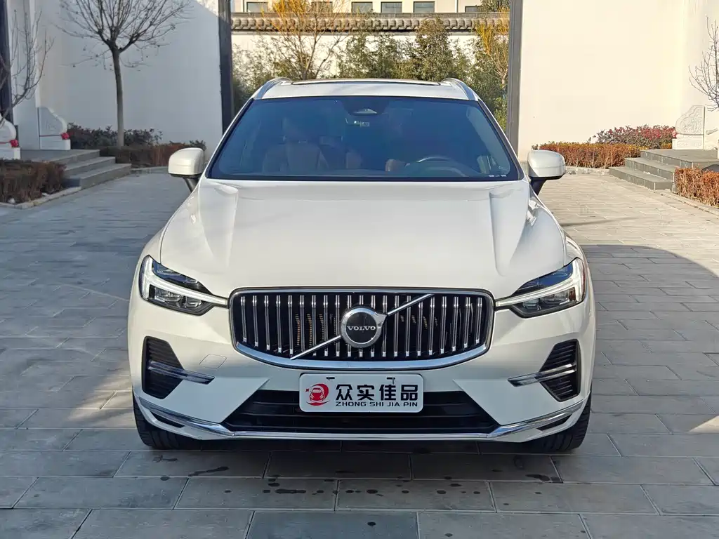 Volvo XC60 2022 — фото 2