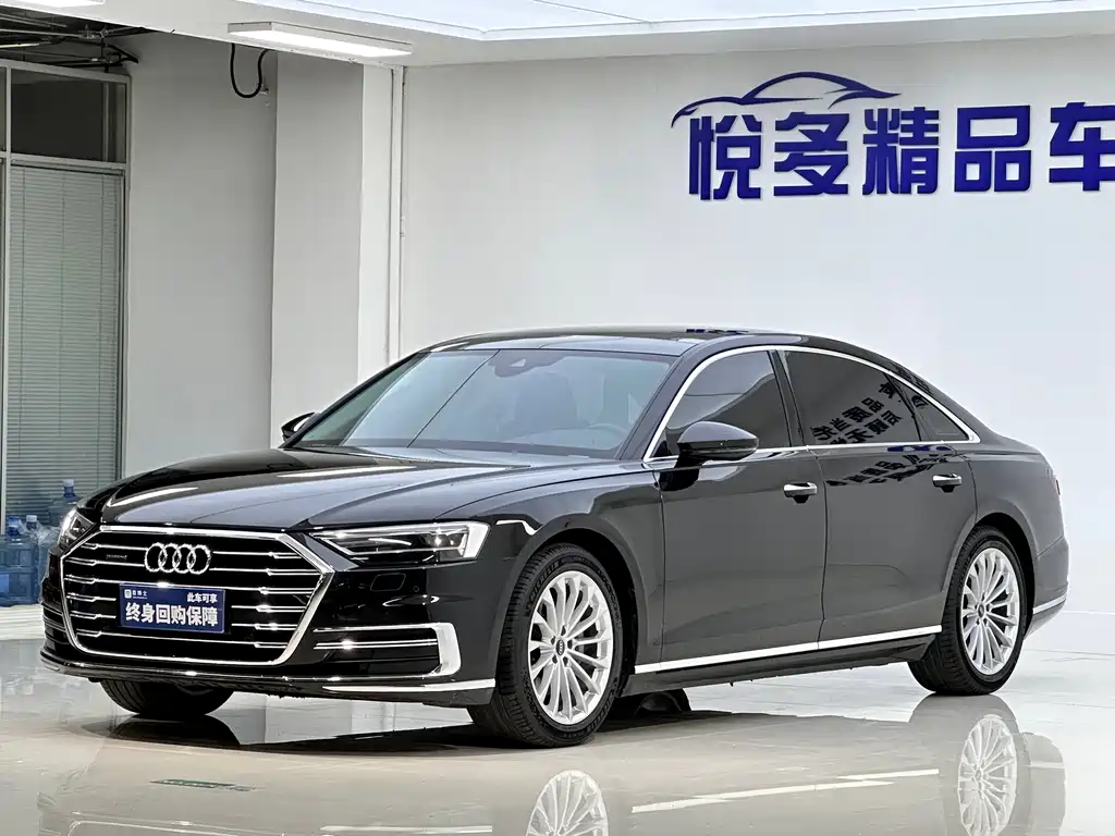 Audi A8 2021 — фото 1