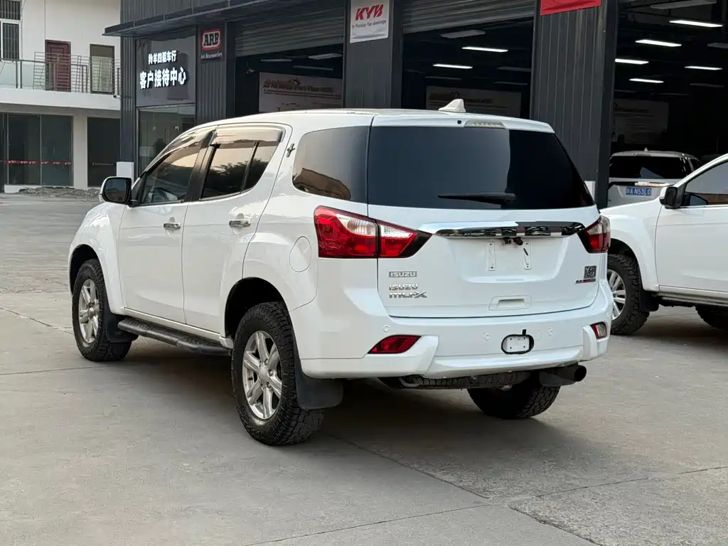 Isuzu MU-X 2016 — фото 13