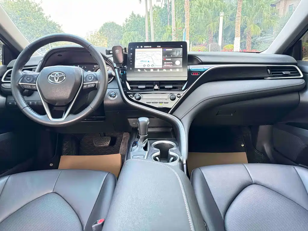Toyota Camry 2023 — фото 10