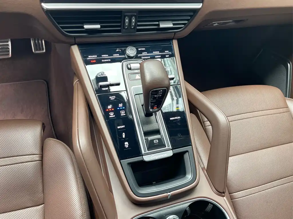 Porsche Cayenne 2019 — фото 30