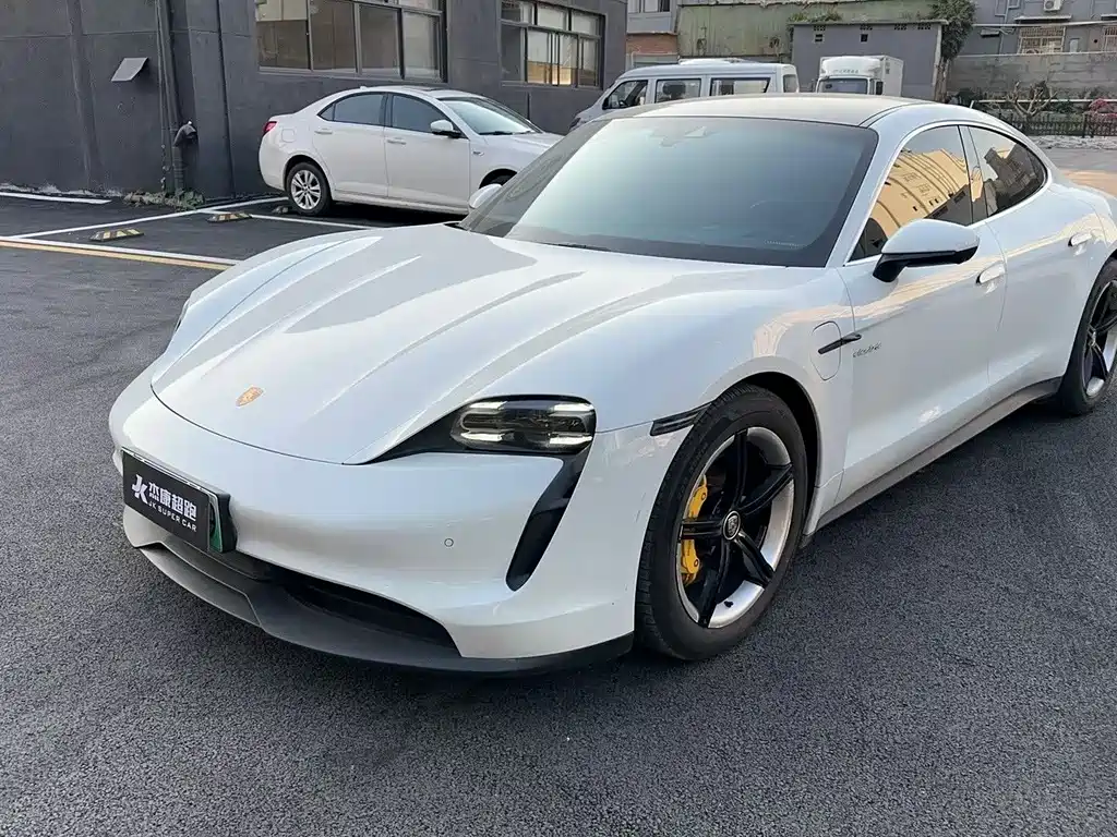 Porsche Taycan 2021 — фото 1