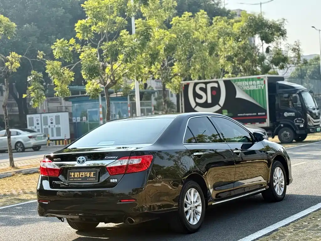 Toyota Camry 2014 — фото 7