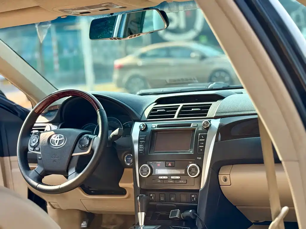 Toyota Camry 2014 — фото 17