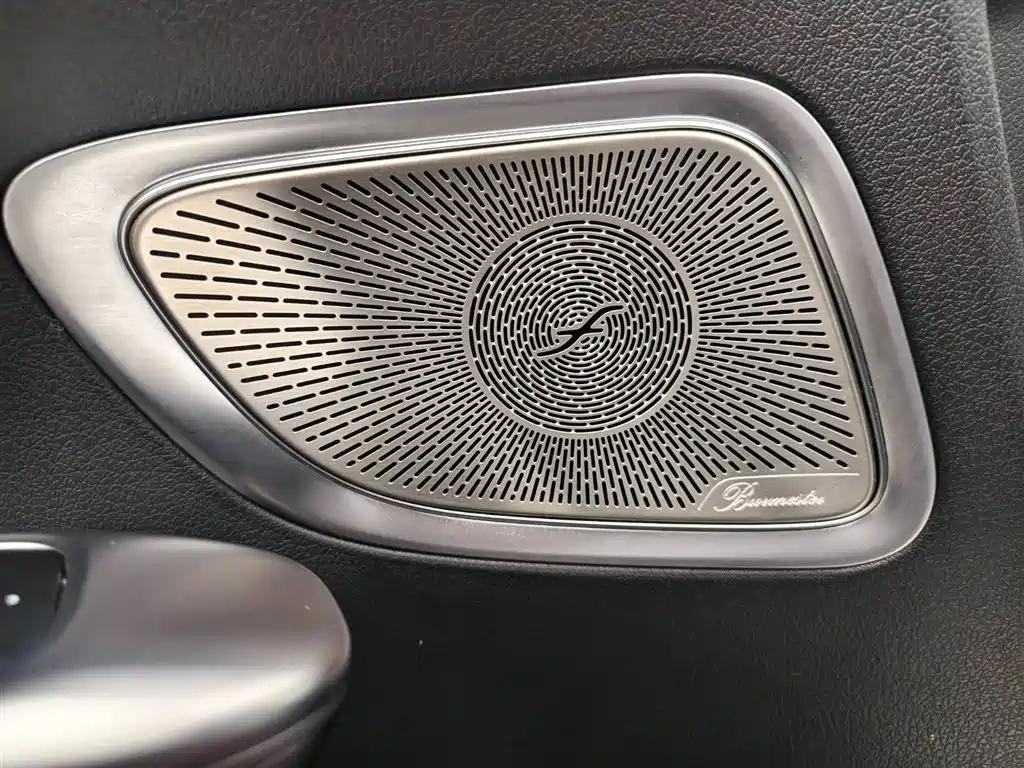 Mercedes-Benz C-Class 2024 — фото 11
