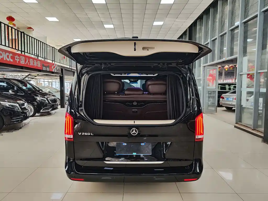 Mercedes-Benz V-Class 2022 — фото 29