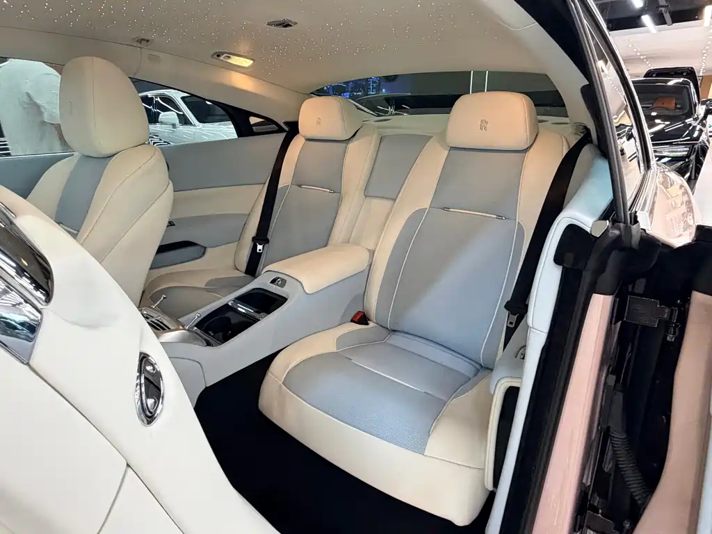 Rolls-Royce Phantom 2018 — фото 11