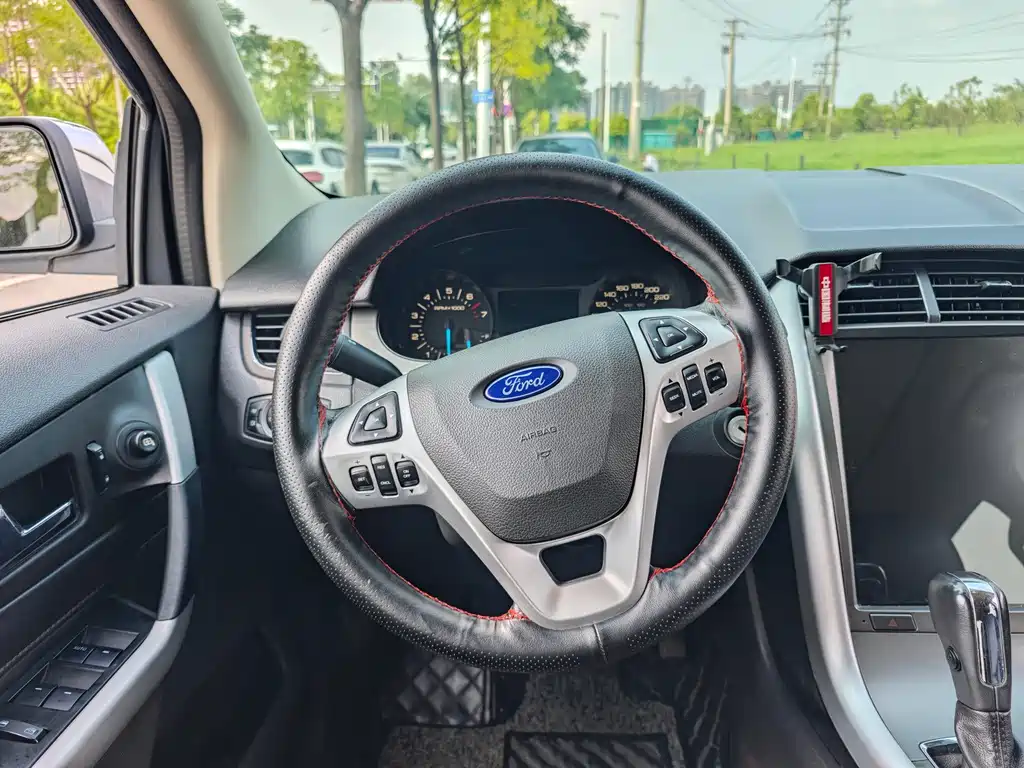 Ford Edge 2014 — фото 15