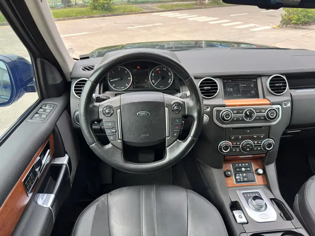Land Rover Discovery 2015 — фото 18