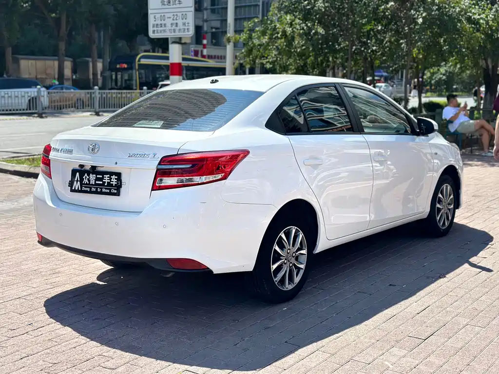 Toyota Yaris L 2020 — фото 3