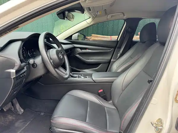 Mazda 3 Axela 2024