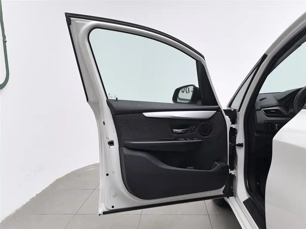 BMW 2 Series Active Tourer 2015 — фото 8