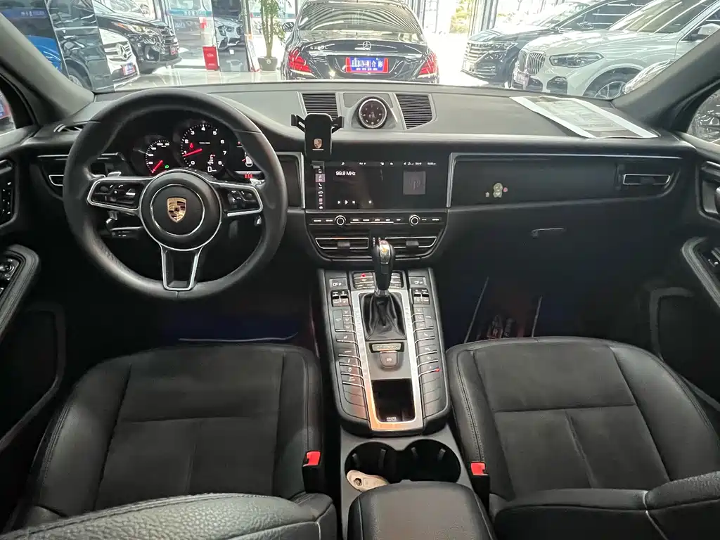 Porsche Macan 2020 — фото 21