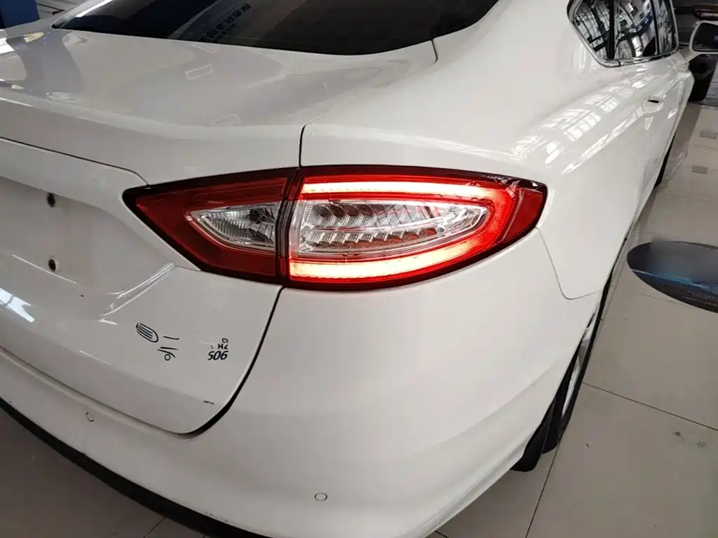 Ford Mondeo 2014 — фото 8