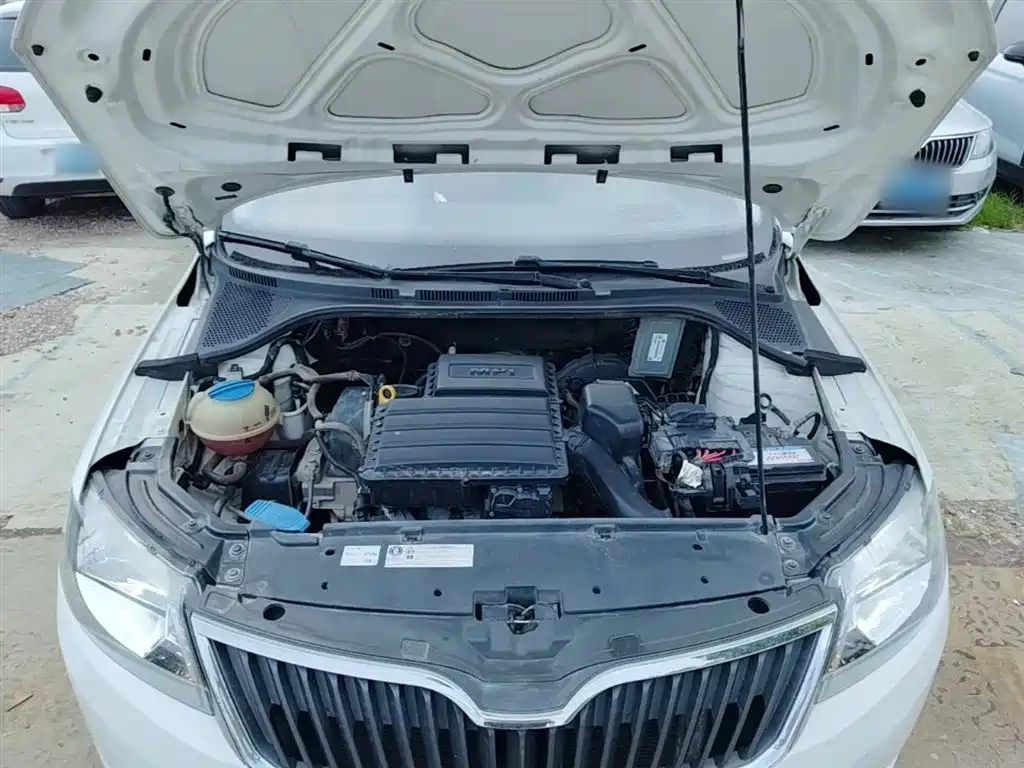 Skoda Rapid 2016 — фото 20