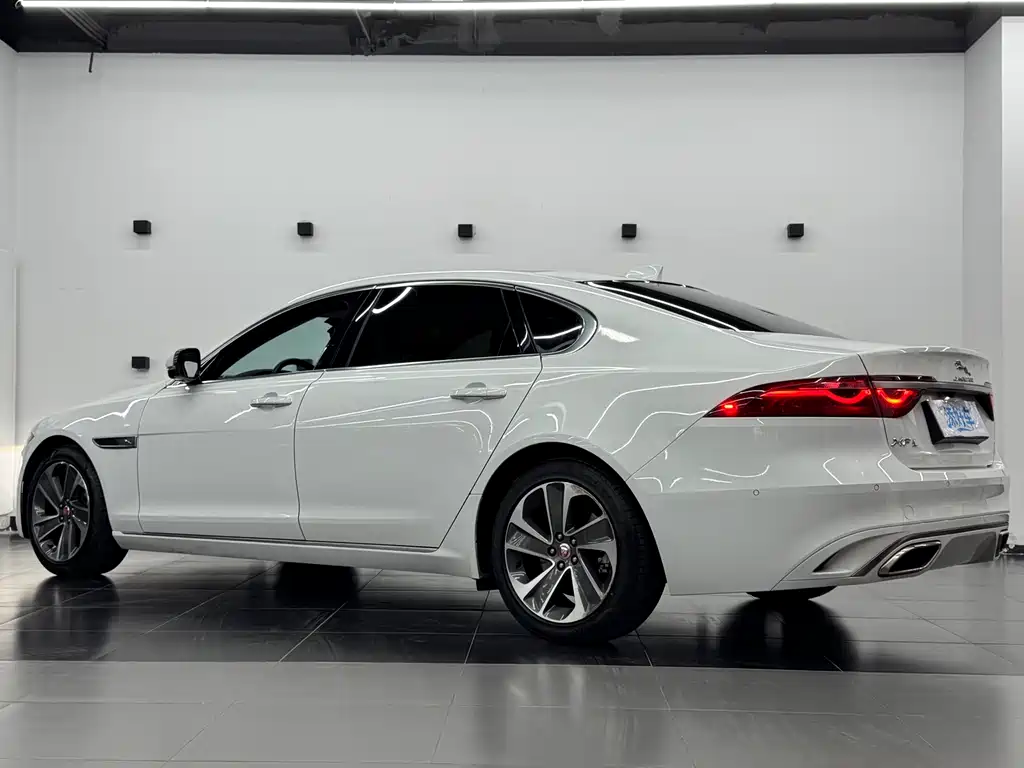 Jaguar XFL 2022 — фото 13