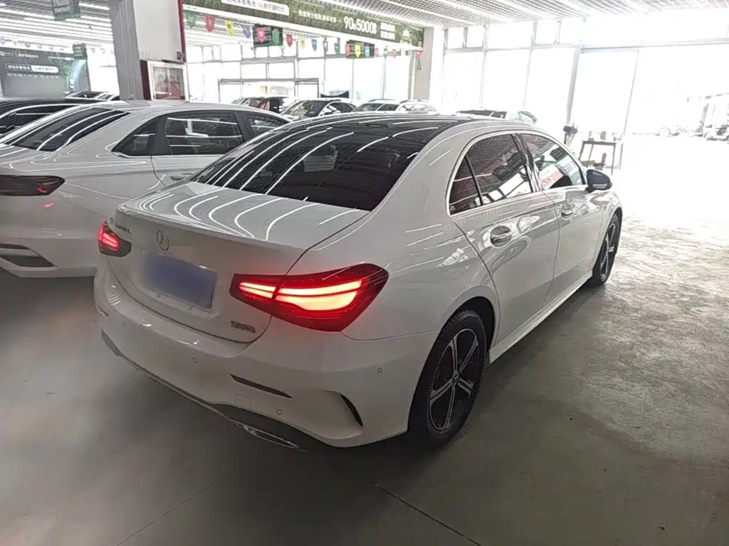 Mercedes-Benz A-Class 2024 — фото 7