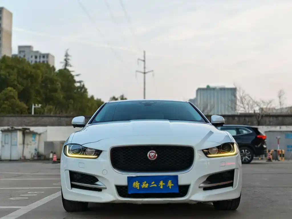 Jaguar XE 2017 — фото 2