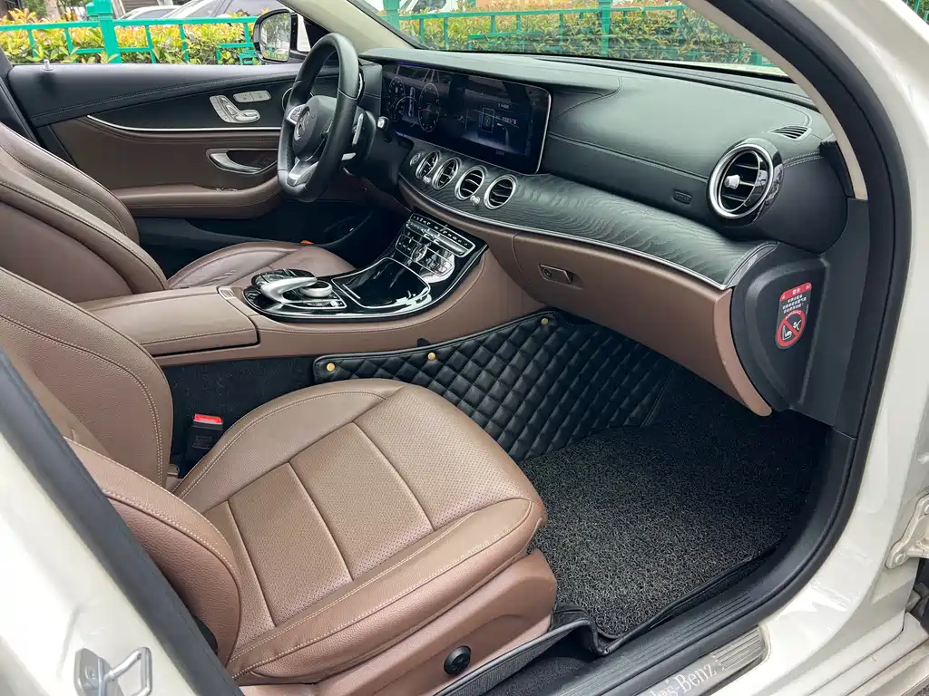Mercedes-Benz E-Class 2017 — фото 13
