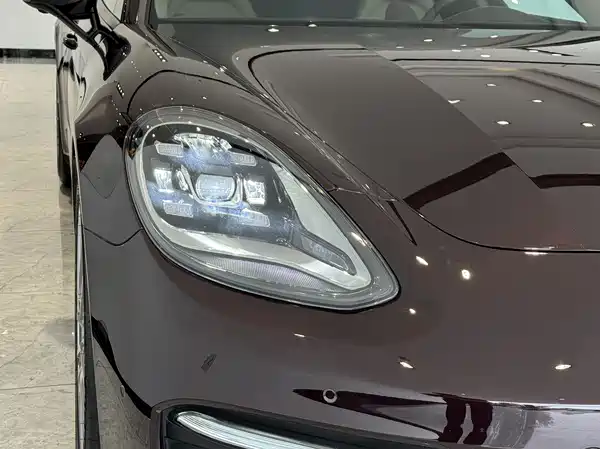 Porsche Panamera 2023