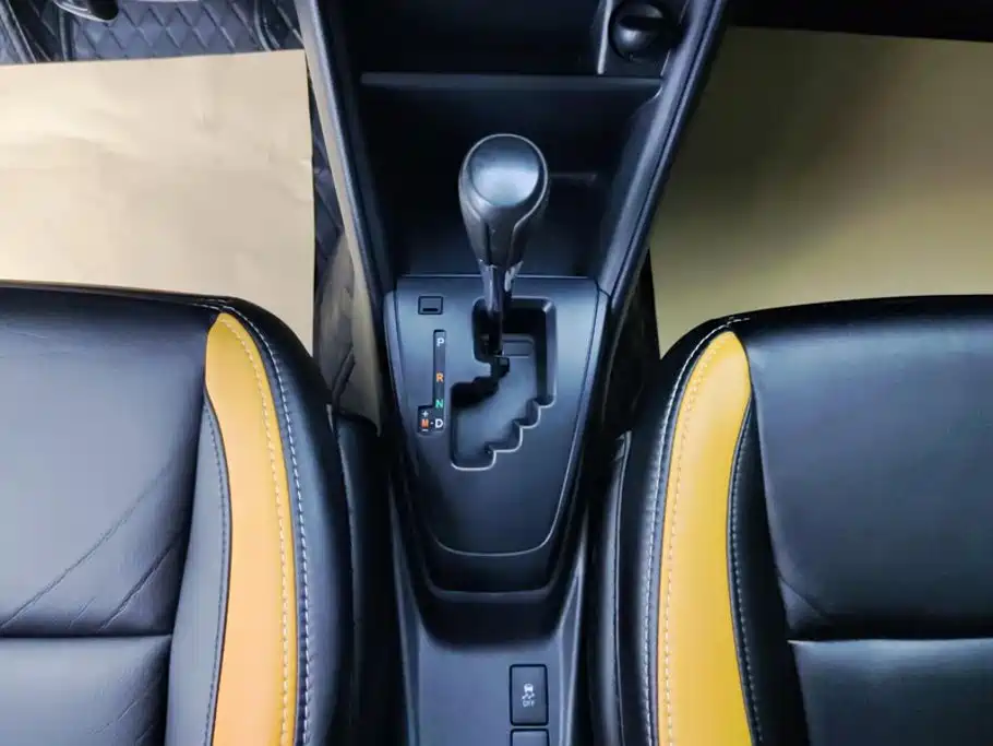 Toyota Yaris L 2021 — фото 16
