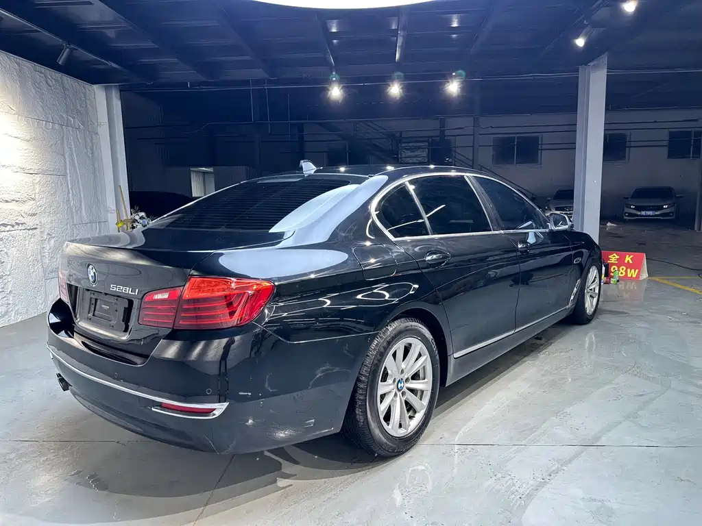 BMW 5 Series 2015 — фото 13