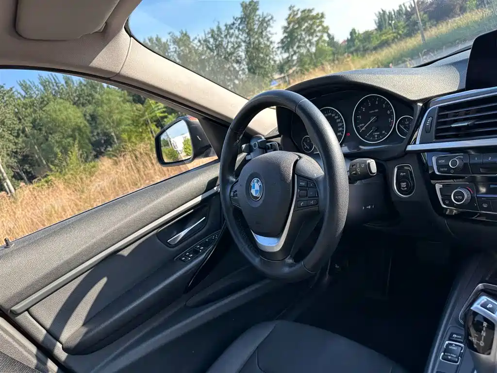 BMW 3 Series 2016 — фото 19