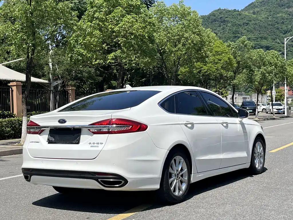 Ford Mondeo 2018 — фото 11