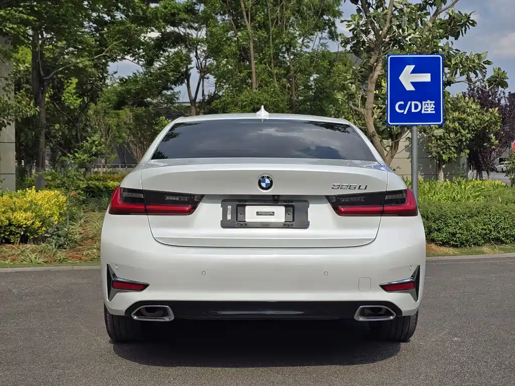 BMW 3 Series 2019 — фото 14