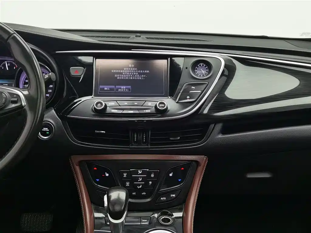 Buick Envision Plus 2020 — фото 12