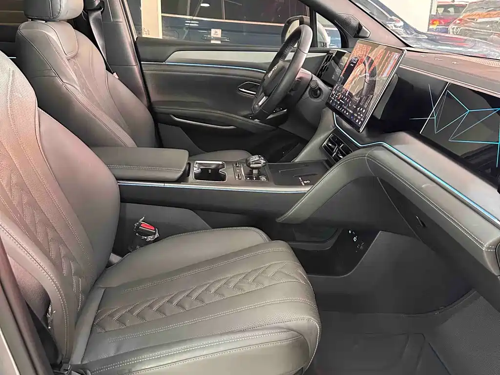 BYD Song L DM-i 2025 — фото 11