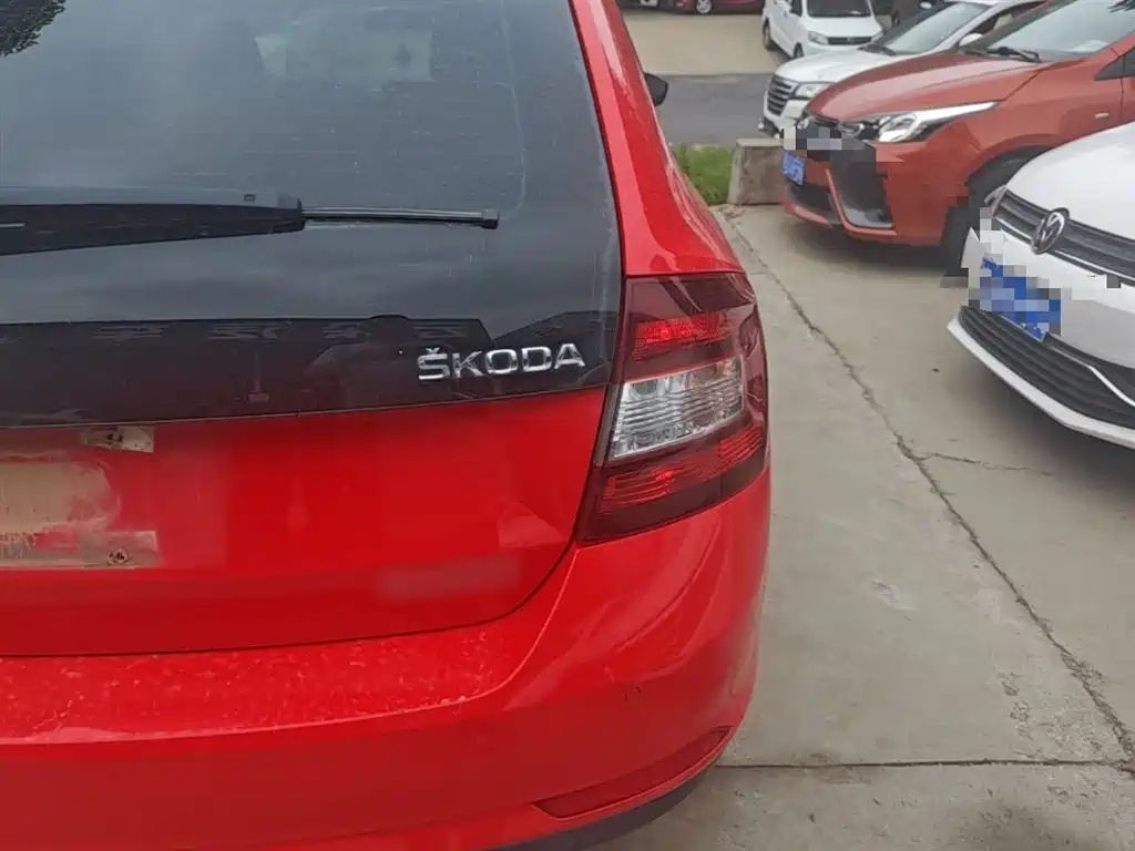 Skoda Rapid Spaceback 2014 — фото 8