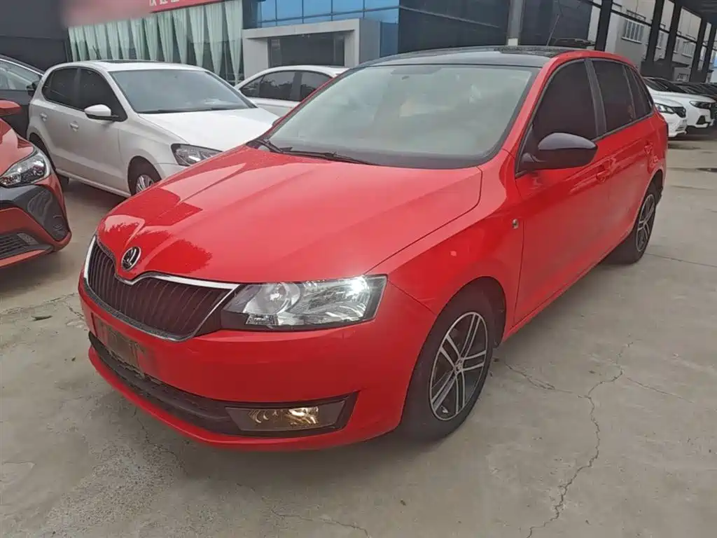 Skoda Rapid Spaceback 2014 — фото 2