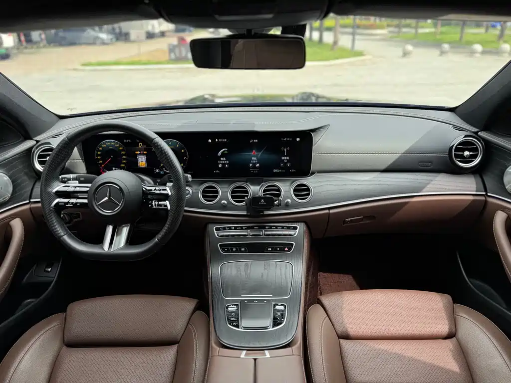Mercedes-Benz E-Class 2023 — фото 12