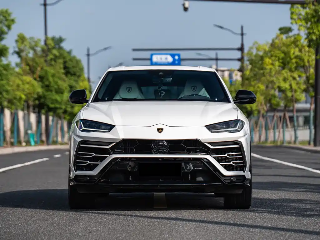 Lamborghini Urus 2019 — фото 1