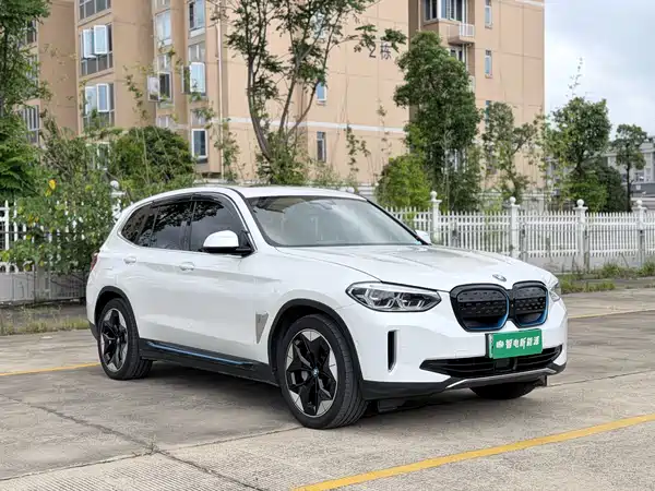 BMW iX3 2021