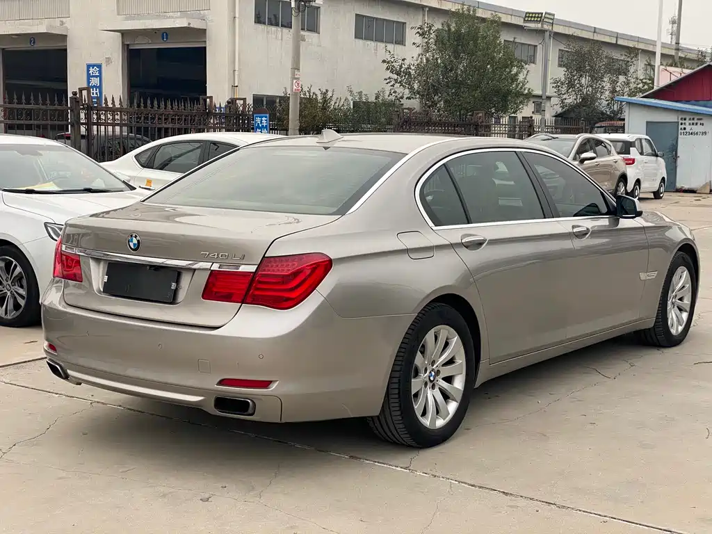 BMW 7 Series 2012 — фото 15