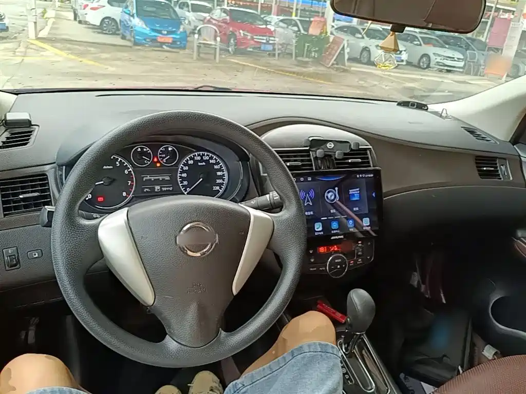 Nissan Tiida 2015 — фото 10