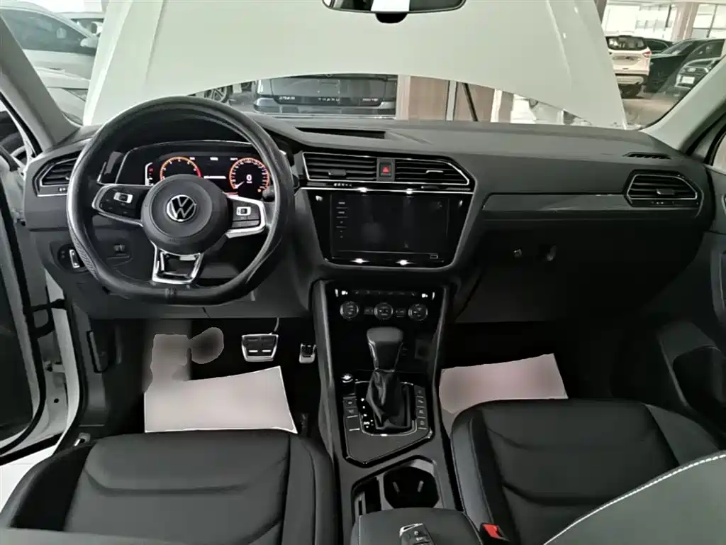Volkswagen Tiguan L 2021 — фото 10