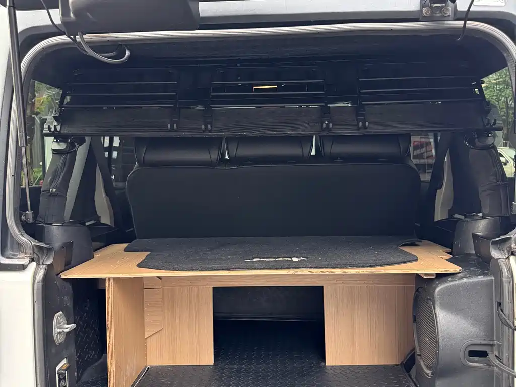 Jeep Wrangler 2012 — фото 12
