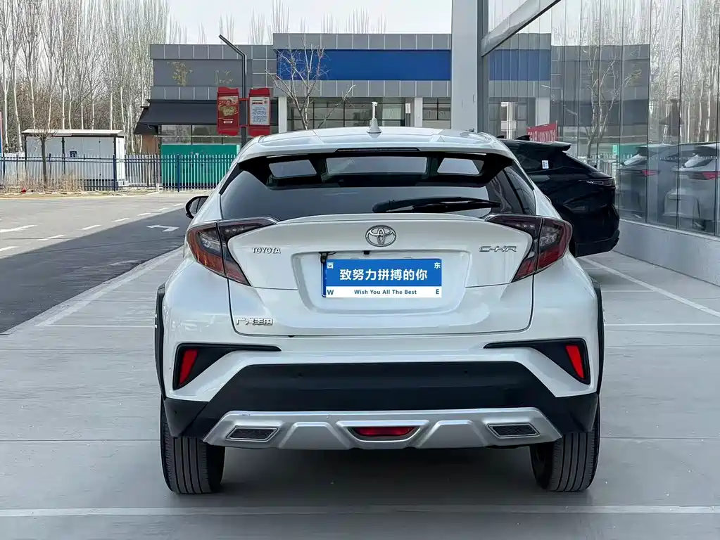 Toyota C-HR 2018 — фото 3