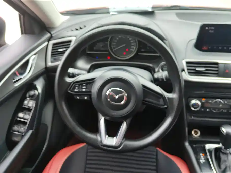 Mazda 3 Axela 2019 — фото 15