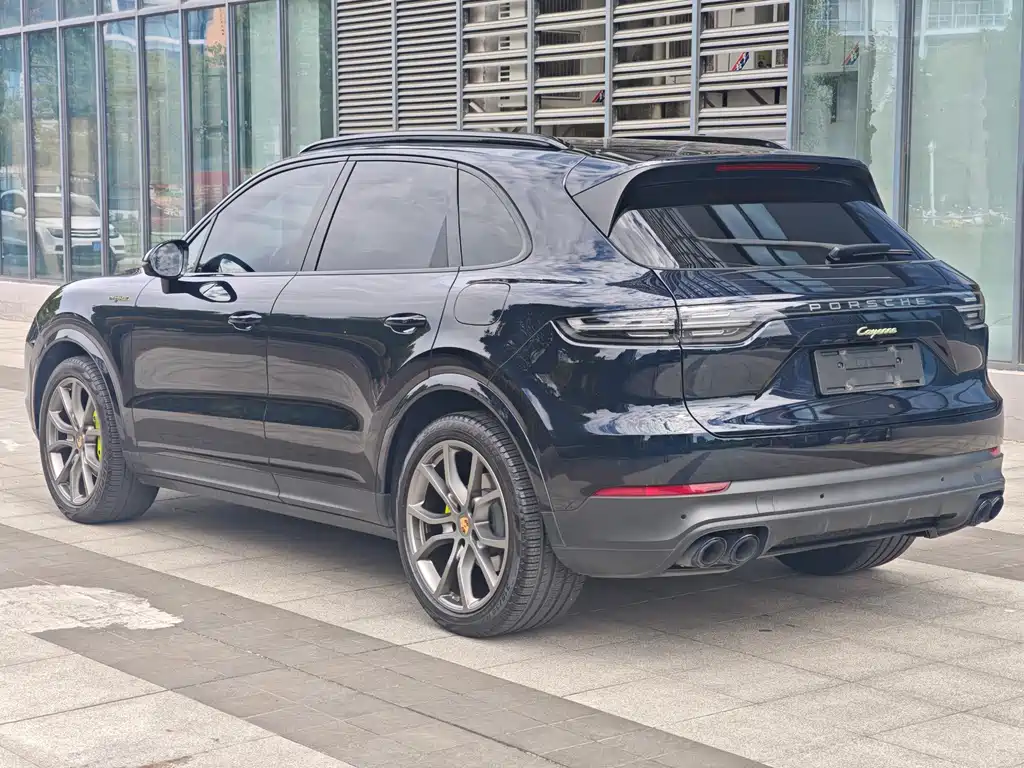 Porsche Cayenne Hybrid 2023 — фото 16