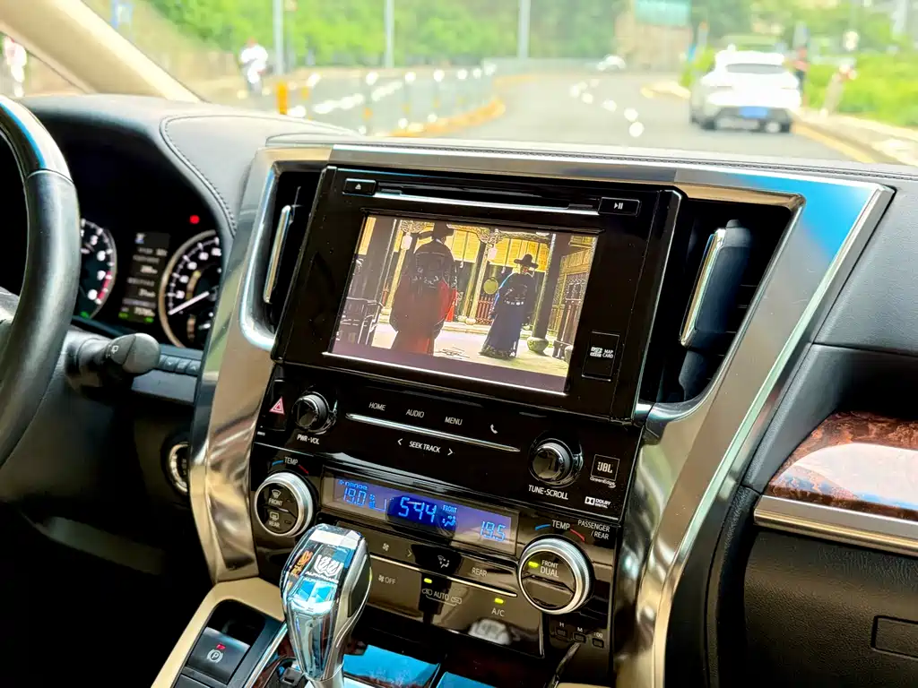 Toyota Alphard 2019 — фото 15