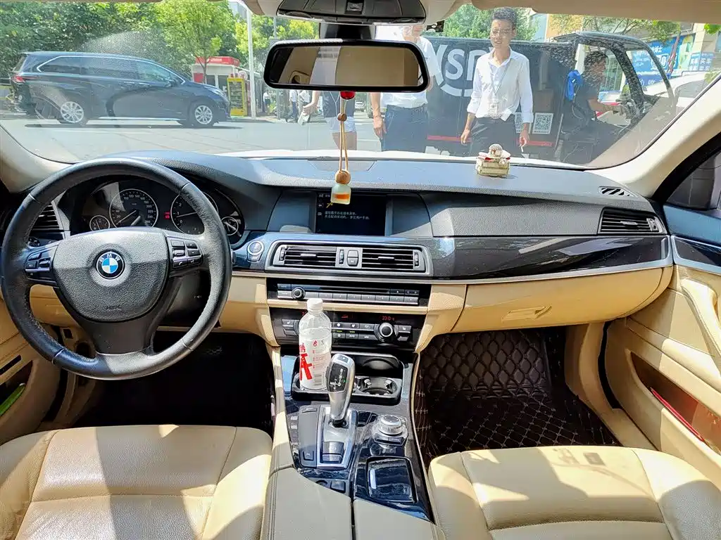 BMW 5 Series 2011 — фото 10