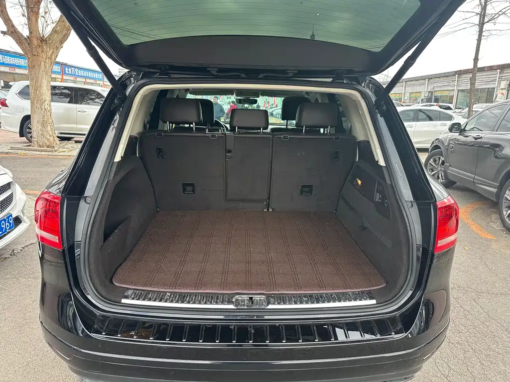 Volkswagen Touareg 2017 — фото 14