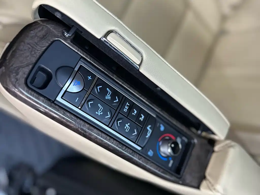 Toyota Alphard 2019 — фото 16