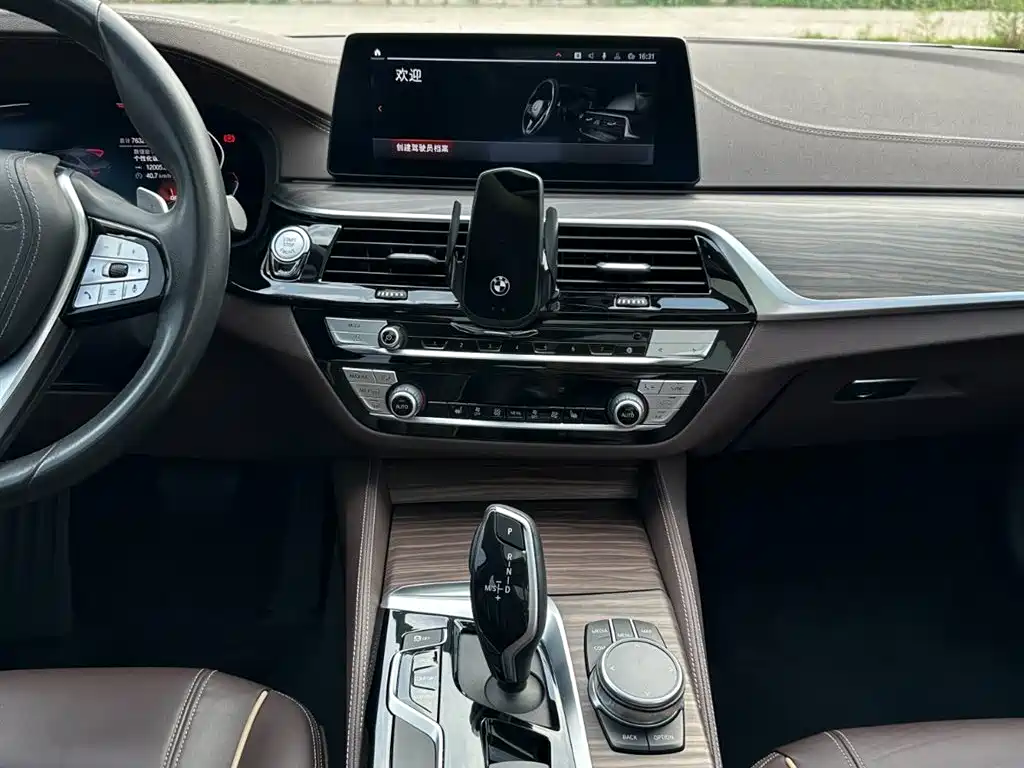 BMW 5 Series 2020 — фото 22